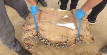 שק עם עשרות קילוגרמים של חשיש נפלט אל חופי חיפה