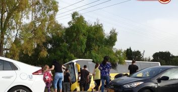 אוטובוס שהסיע ילדים סטה לשולי הדרך וכמעט שהתהפך