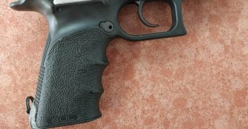 אישום: קבלן התבצר עם אקדח בבנק ודרש להעביר 4.5 מיליון שקל לנושיו