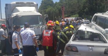 הרוג בתאונת דרכים בין משאיות וכלי רכב פרטיים סמוך לסביון