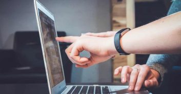 מה משותף לפרקליט צמרת, מנהל כספים, בכיר בעירייה, תלמיד ישיבה ואסיר משוחרר?