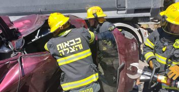 שלושה פצועים בתאונה קשה בין משאית לרכב פרטי בכביש 38