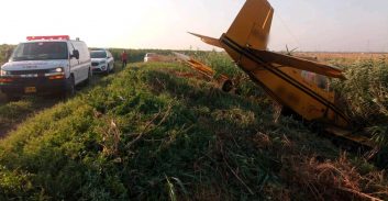 מטוס ריסוס התרסק סמוך לבית השיטה, הטייס נפצע קל