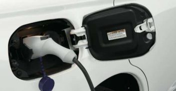 חניון גולדה: שמונה עמדות טעינה לכלי רכב חשמליים