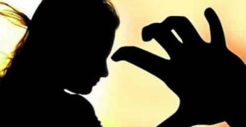 אישום: ביצע עבירות מין כלפי קטינה ממשפחתו