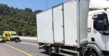 כביש 89: רוכב אופנוע נפגע ממשאית נופצע קשה