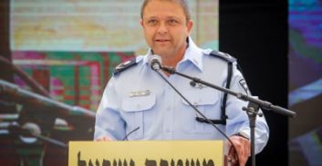 ניצב מוטי כהן על איפוק, גבולות ומה שביניהם