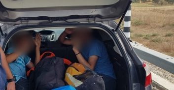 צפו בסרטון: שוטרי מג"ב עצרו חשוד שהסיע שב"חים בבגאז'