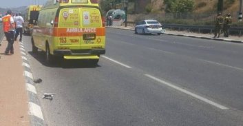 צומת אחיהוד: הולך רגל נפצע קשה מפגיעת אופנוע, הרוכב נפצע בינוני