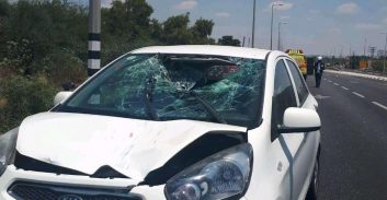 כביש 483: רוכב אופניים חשמליים נפגע מרכב ונהרג