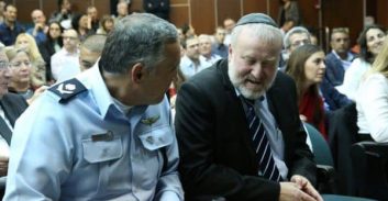 שווים, ושווים יותר