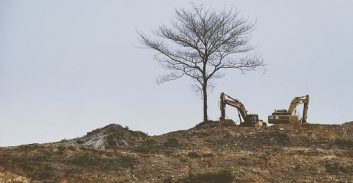 גנבו חלקים מרכב כבד וניסו לסחוט כופר מקבלנים