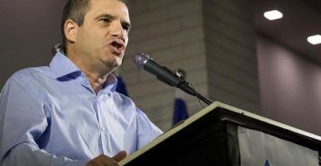 המשטרה ורשות המסים: תיק "זעקת הקוזאק הנגזל" של גל הירש ושות'