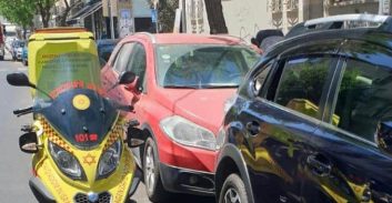 תל אביב: ילד בן שלוש נשכח ברכב וחולץ במצב קל