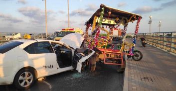 עכו: ארבעה פצועים בתאונה בין מונית לעגלה רתומה לסוס