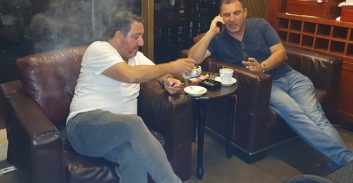 נס בן נתן ויואב שיינר מעלים עשן