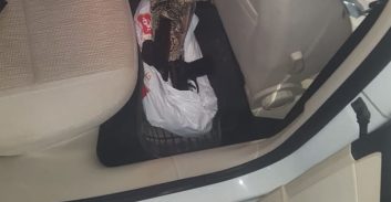 בת ים: מוכרים למשטרה נעצרו בחשד להחזקת אמל"ח וסמים ברכב