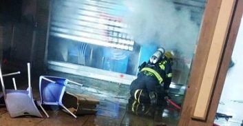 שריפה בגלידרייה של מוכר למשטרה במרכז הרצליה