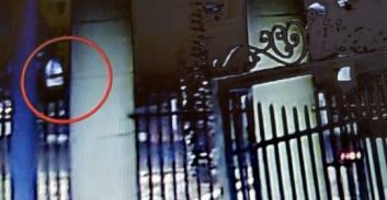 תיעוד: שני מוכרים למשטרה תקפו צעיר באור יהודה