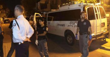 חשד: בן 25 רצח את אביו ופצע את אמו