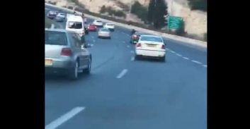 נעצרו לאחר שתועדו חוגגים על הכביש בדרך לחתונה