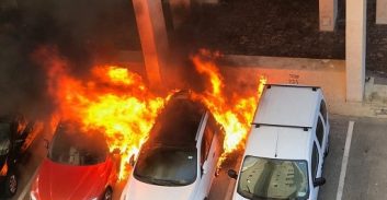 ת"א: שלושה כלי רכב בחניון נשרפו, המשטרה פתחה בחקירה