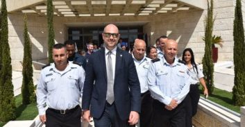 אוחנה נגד שחרורים מנהליים ויישום פסק דין הצפיפות