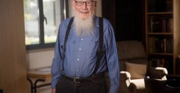 חתן פרס נובל נגד עו"ד איתמר בן גביר ועוצמה יהודית