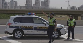 טעתה בדרכה ונסעה עם קלנועית בניגוד לכיוון התנועה בכביש החוף