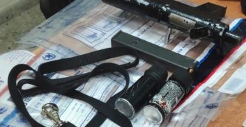 אסיר משוחרר נעצר במחסום משטרתי עם מקלע קרלו ותחמושת