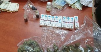 חצי מיליון שקל וסמים מסוגים שונים נתפסו בדירה בחולון
