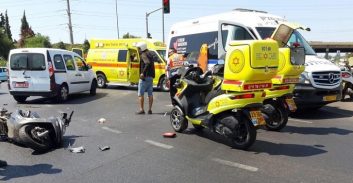 רוכב אופנוע נפצע קשה מפגיעת רכב בצומת בית דגן