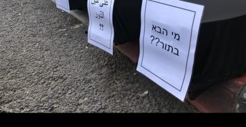 צמרת המשטרה נפגשה עם בכירי המגזר, שמכינים במקביל 75 ארונות קבורה לעצרת מחאה