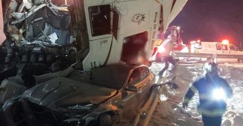 בן 35 נהרג בתאונה בין שתי משאיות ורכב פרטי בצומת רותם