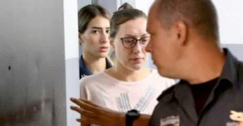 חשד: תקפה קשישה בה טיפלה וגרמה לשבר בפניה