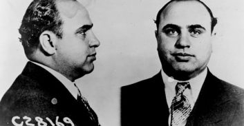 פודקאסט כאן 11 בפוסטה: מאל קאפונה ועד ארגון מוסלי