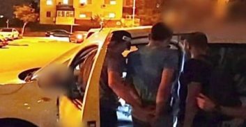 חשד: הצית רכב ואופנוע על רקע סכסוך שכנים