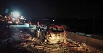 גבר דקור נמצא ברכב שעלה באש לאחר תאונה