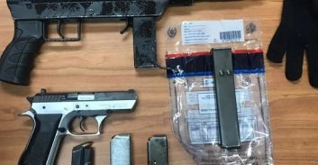 צפון תל אביב: אב ובנו נאשמים בהחזקת כלי נשק ותחמושת