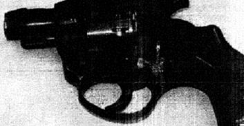 עבודות של"צ לשוטר מג"ב לשעבר שהחזיק אקדח תופי ורימון הלם