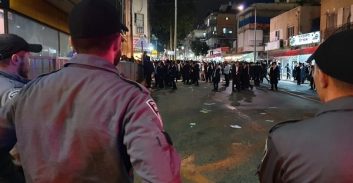 חמישה חרדים נעצרו בהפגנת מחאה וחסימת כביש מרכזי בבני ברק