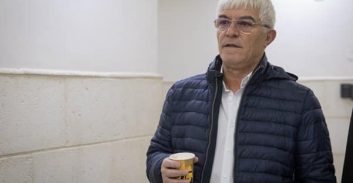 יאיר ביטון מדבר: על יצחק אברג'ל, פישקה ומסעות הקזינו עם הכנופייה הירושלמית