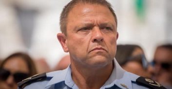 מ"מ המפכ"ל ומ"מ נציב שב"ס לשעבר דורשים זכויות מלאות לפנסיה