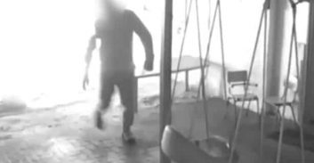 פוסטה TV: נאשם שהצית מגלשה ונדנדה בגן ילדים על רקע סכסוך כספי