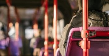 נהג הסעות נאשם שביצע באמצעות ווטסאפ מעשה מגונה בצעירה אוטיסטית