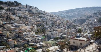 בוטלה הפקעת עבודות שירות למורשע באיומים על סוהר