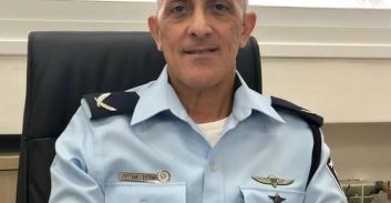 ניצב יגאל בן שלום – ראש אגף החקירות; ניצב מוטי לוי מפקד להב 433