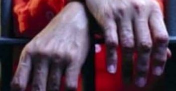 אסיר שנעצר בתיק רצח שלא פוענח ישוב לסבב חופשות