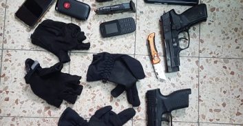 מאסרים בפועל לנאשמים שהחזיקו אקדחים וברחו מהמשטרה