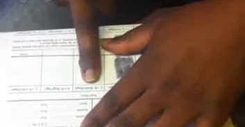 המשטרה בדקה טביעות אצבע על בקבוקי תבערה באיחור של שנה וחצי